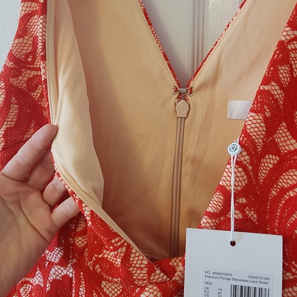 🆕️ Missguided Plunge Skater Dress - Picture 14 of 16